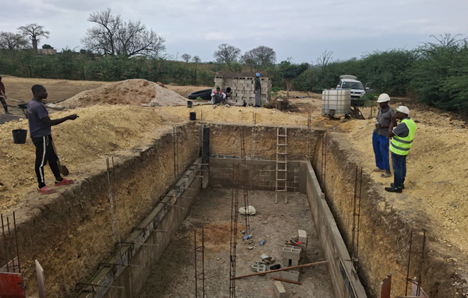 Estrutura do reservatório de água em construção na Kiminha